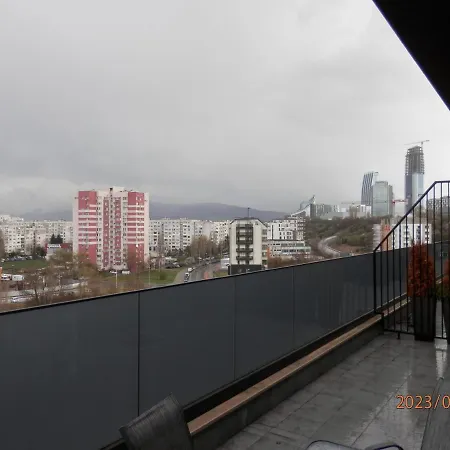 Апартамент Нова Дружба 2